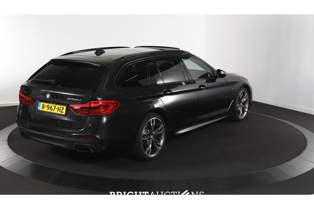 BMW M550d xDrive 5 Serie High Executive 399pk 2019 5-Serie, R-967-HZ