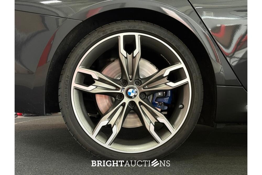 BMW M550d xDrive 5 Serie High Executive 399pk 2019 5-Serie, R-967-HZ
