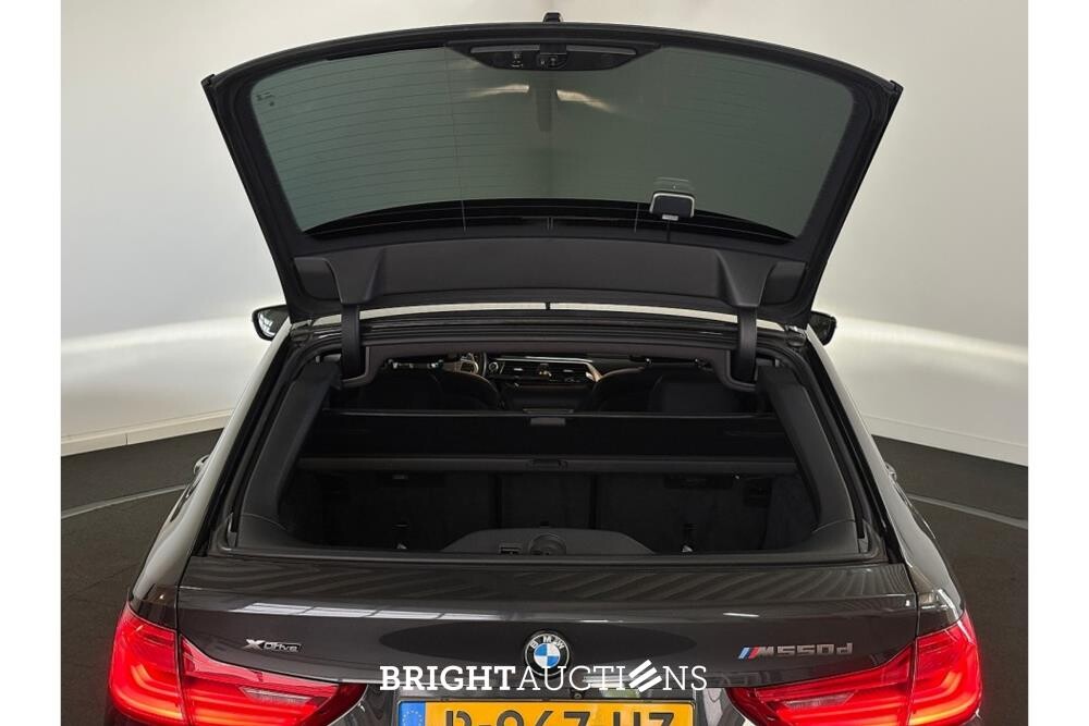 BMW M550d xDrive 5 Serie High Executive 399pk 2019 5-Serie, R-967-HZ