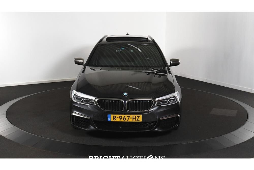 BMW M550d xDrive 5 Serie High Executive 399pk 2019 5-Serie, R-967-HZ