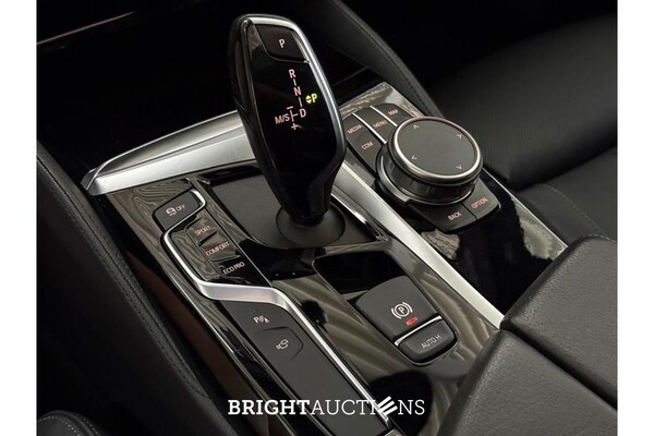 BMW M550d xDrive 5 Serie High Executive 399pk 2019 5-Serie, R-967-HZ