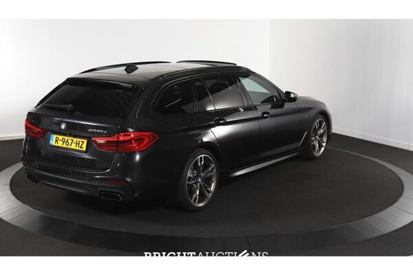 BMW M550d xDrive 5 Serie High Executive 399pk 2019 5-Serie, R-967-HZ