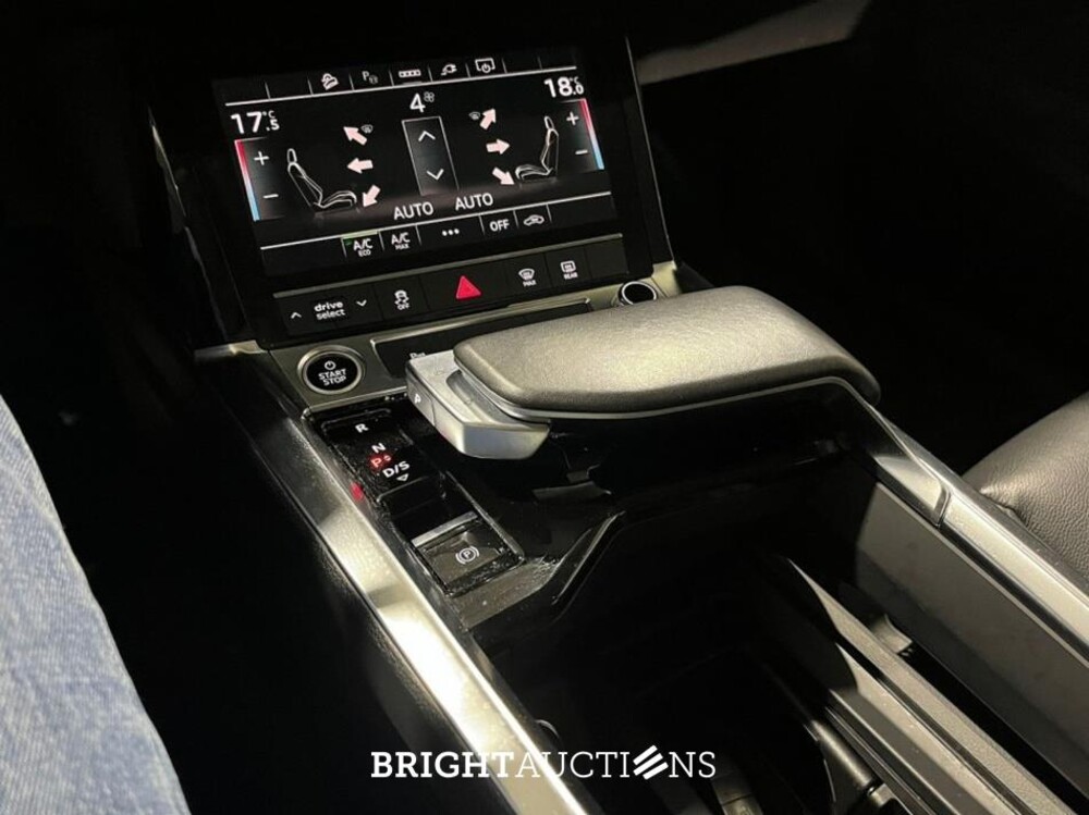 Audi e-tron 55 edition Quattro 95 kWh 408pk 2022 (Origineel-NL), P-016-NL