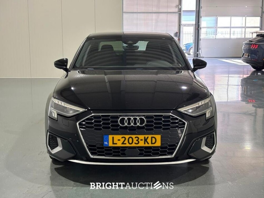 Audi A3 Limousine 30 Business edition TFSI 110pk 2021 (Origineel-NL), L-203-KD