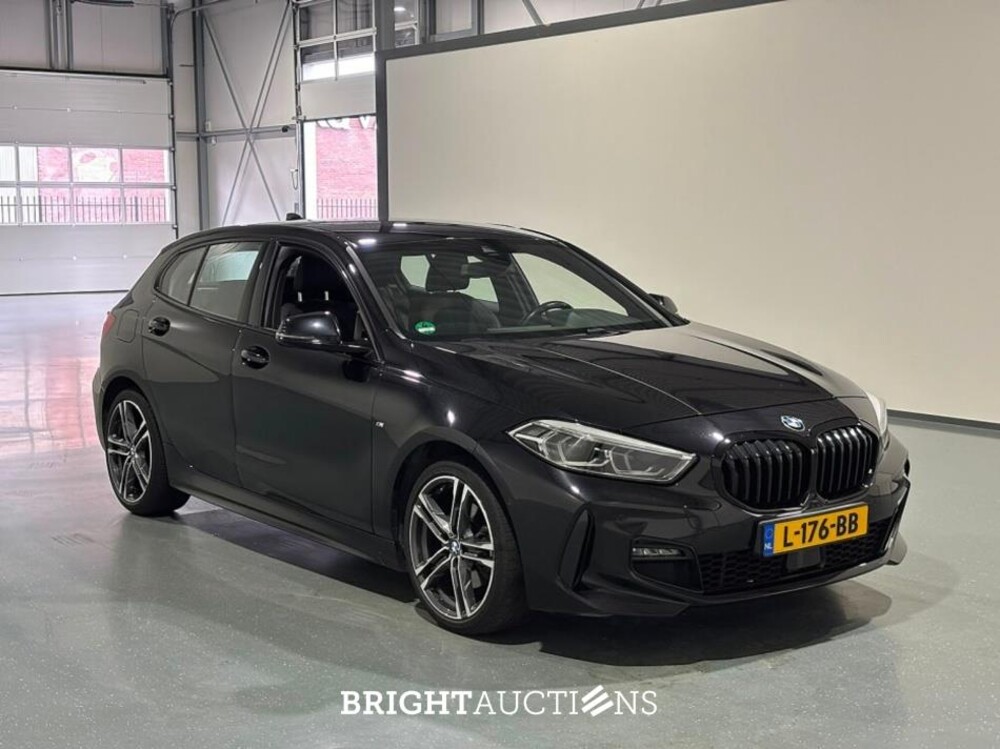 BMW 118i 1-serie Business Edition Plus M-pakket 136pk 2021 (Origineel-NL) 1-Serie, L-176-BB