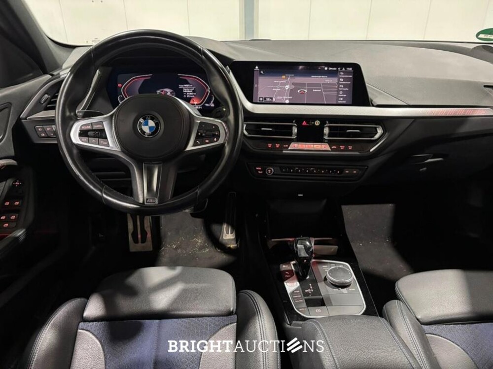 BMW 118i 1-serie Business Edition Plus M-pakket 136pk 2021 (Origineel-NL) 1-Serie, L-176-BB