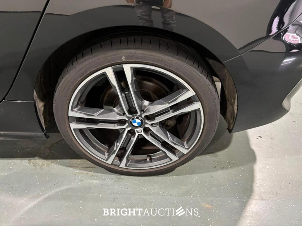 BMW 118i 1-serie Business Edition Plus M-pakket 136pk 2021 (Origineel-NL) 1-Serie, L-176-BB