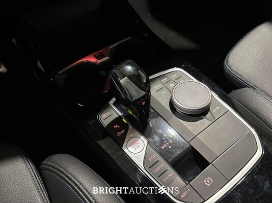 BMW 118i 1-serie Business Edition Plus M-pakket 136pk 2021 (Origineel-NL) 1-Serie, L-176-BB
