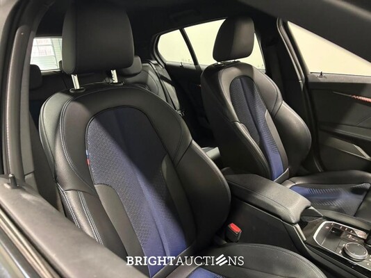 BMW 118i 1-serie Business Edition Plus M-pakket 136pk 2021 (Origineel-NL) 1-Serie, L-176-BB