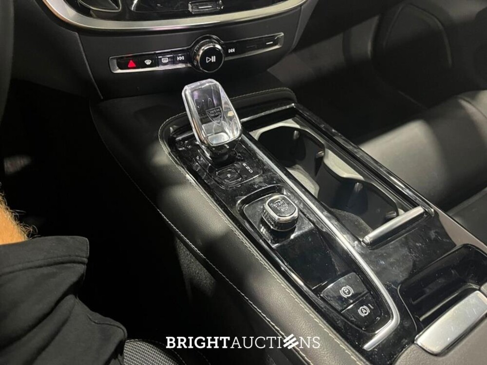 Volvo V60 T6 Plug-in Hybrid Plus Dark 2.0 AWD 398pk 2023 (Origineel-NL), T-198-JS