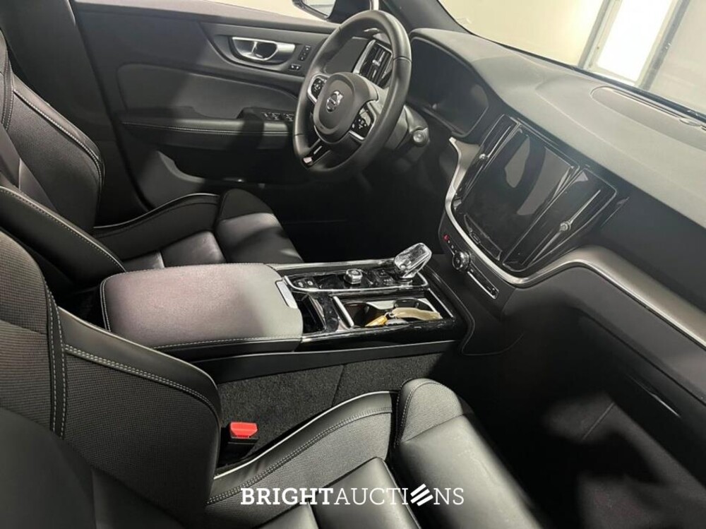 Volvo V60 T6 Plug-in Hybrid Plus Dark 2.0 AWD 398pk 2023 (Origineel-NL), T-198-JS