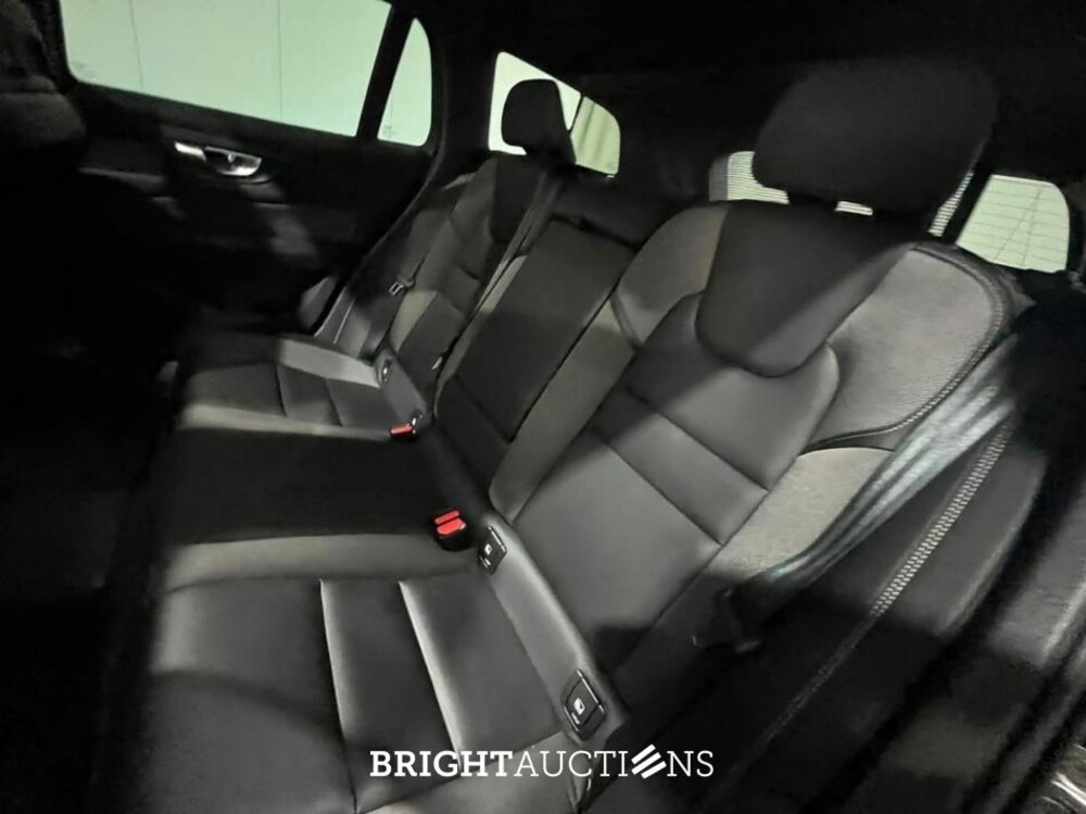Volvo V60 T6 Plug-in Hybrid Plus Dark 2.0 AWD 398pk 2023 (Origineel-NL), T-198-JS