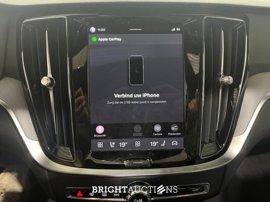 Volvo V60 T6 Plug-in Hybrid Plus Dark 2.0 AWD 398pk 2023 (Origineel-NL), T-198-JS