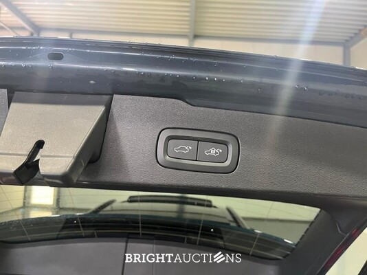 Volvo V60 T6 Plug-in Hybrid Plus Dark 2.0 AWD 398pk 2023 (Origineel-NL), T-198-JS