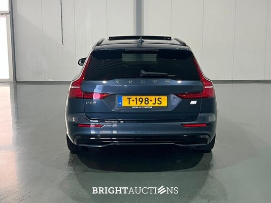 Volvo V60 T6 Plug-in Hybrid Plus Dark 2.0 AWD 398pk 2023 (Origineel-NL), T-198-JS