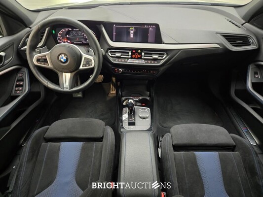 BMW M135i xDrive 1-serie High Executive 306pk 2020 1-Serie, K-121-DN