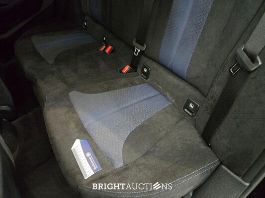 BMW M135i xDrive 1-serie High Executive 306pk 2020 1-Serie, K-121-DN