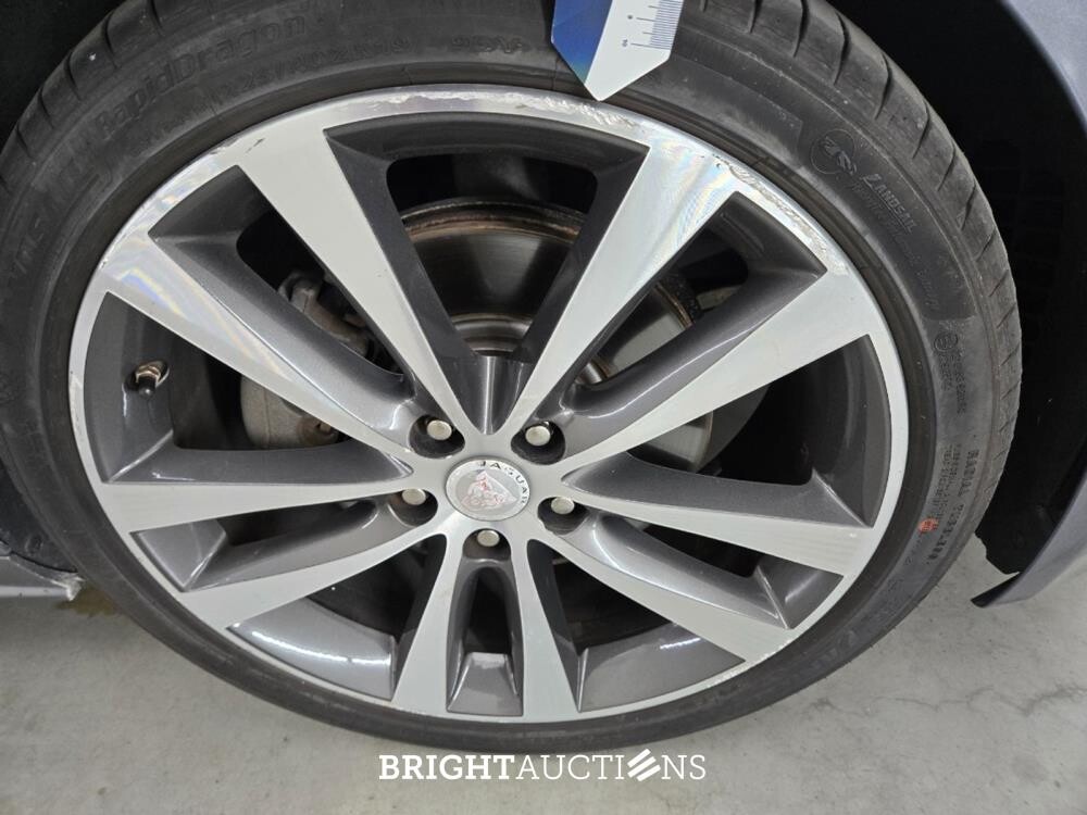 Jaguar XE D Portfolio 2.0 163pk 2015 (Origineel-NL), HV-351-R