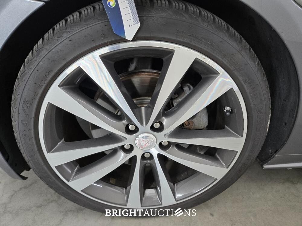 Jaguar XE D Portfolio 2.0 163pk 2015 (Origineel-NL), HV-351-R