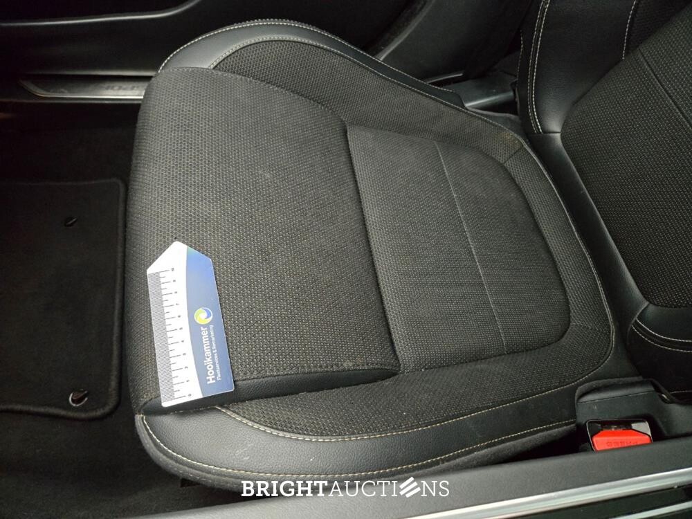 Jaguar XE D Portfolio 2.0 163pk 2015 (Origineel-NL), HV-351-R