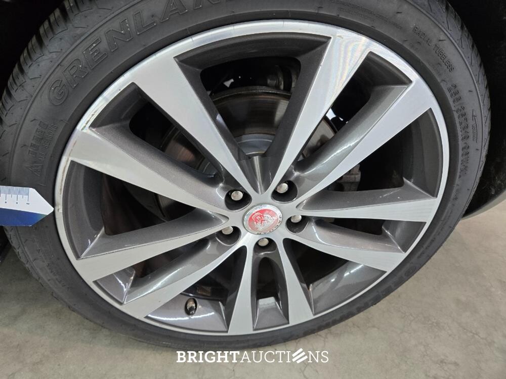 Jaguar XE D Portfolio 2.0 163pk 2015 (Origineel-NL), HV-351-R
