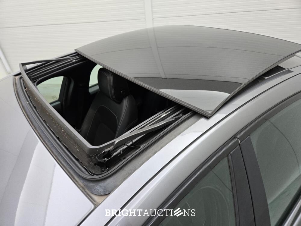 Jaguar XE D Portfolio 2.0 163pk 2015 (Origineel-NL), HV-351-R