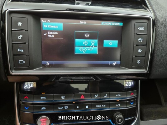 Jaguar XE D Portfolio 2.0 163pk 2015 (Origineel-NL), HV-351-R