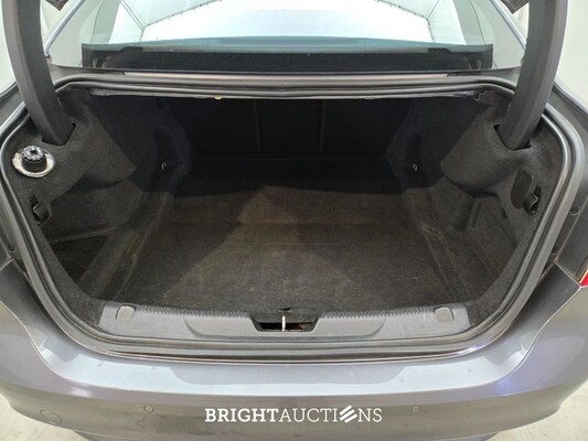 Jaguar XE D Portfolio 2.0 163pk 2015 (Origineel-NL), HV-351-R