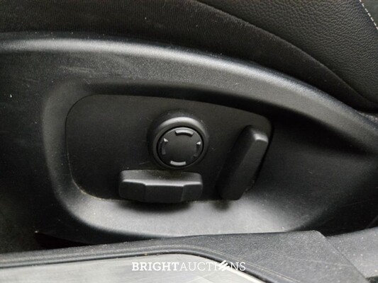 Jaguar XE D Portfolio 2.0 163pk 2015 (Origineel-NL), HV-351-R