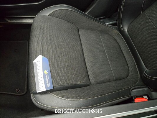 Jaguar XE D Portfolio 2.0 163pk 2015 (Origineel-NL), HV-351-R