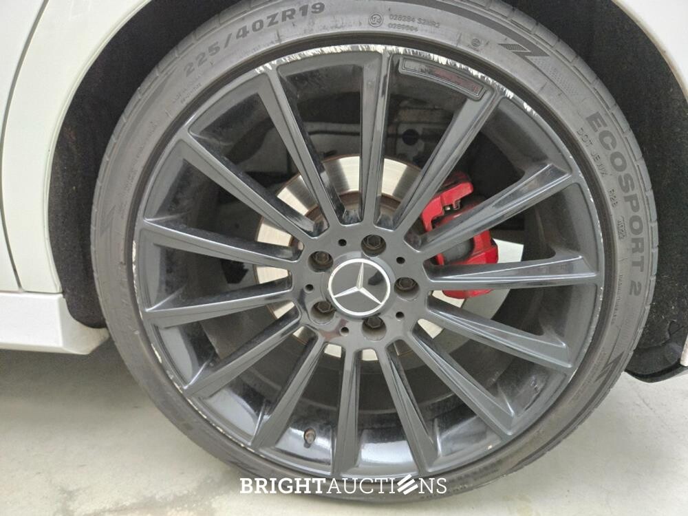 Mercedes-Benz A220 Premium Plus 190pk 2019 A-klasse, T-732-JB