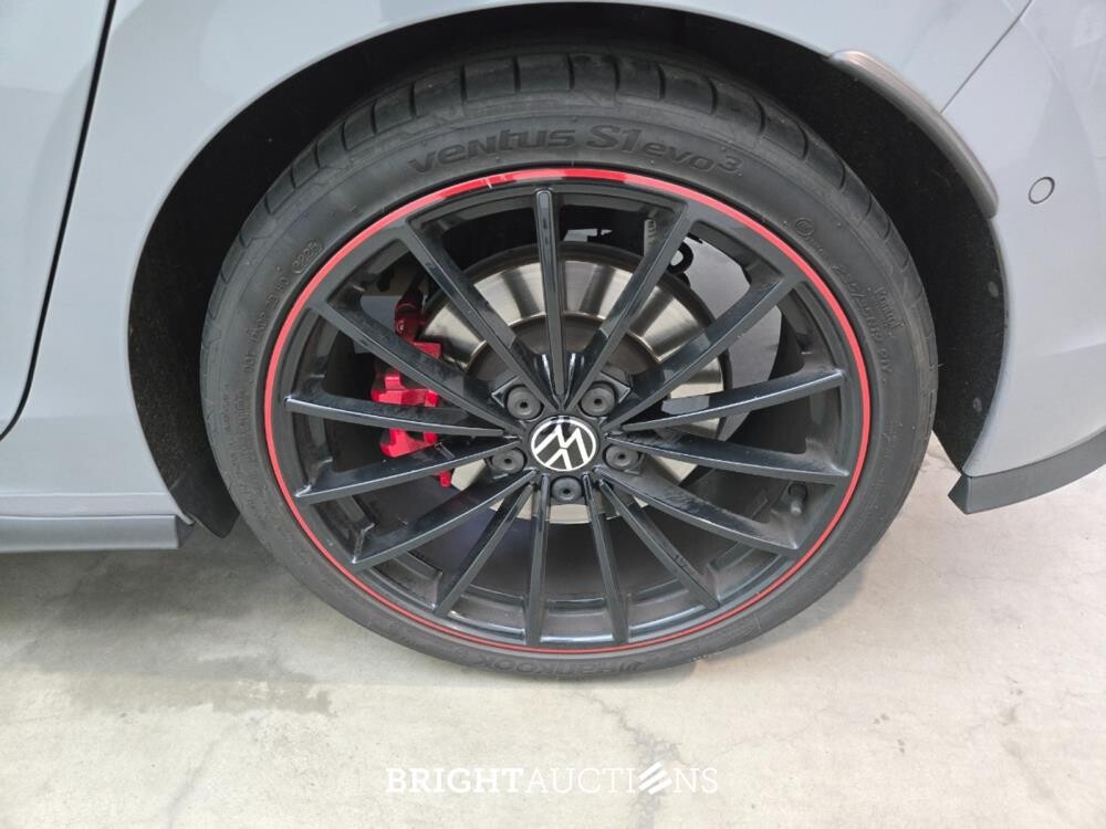 Volkswagen Golf GTI 45 Jahre Edition 2.0 TSI 301pk 2022, T-520-ZK