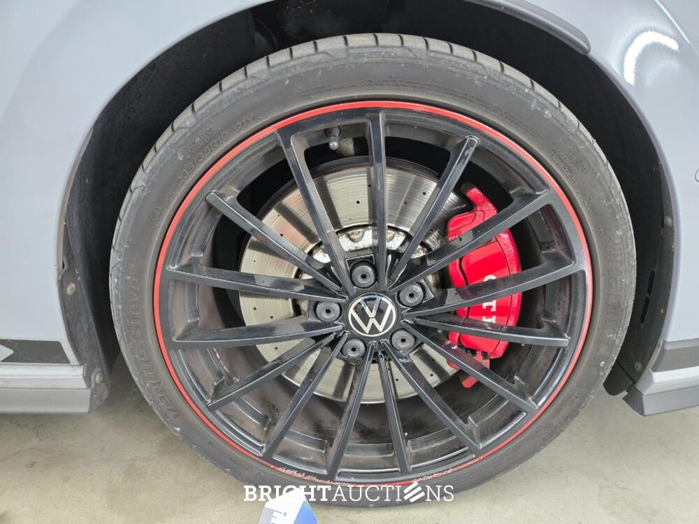 Volkswagen Golf GTI 45 Jahre Edition 2.0 TSI 301pk 2022, T-520-ZK