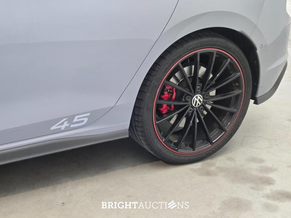 Volkswagen Golf GTI 45 Jahre Edition 2.0 TSI 301pk 2022, T-520-ZK