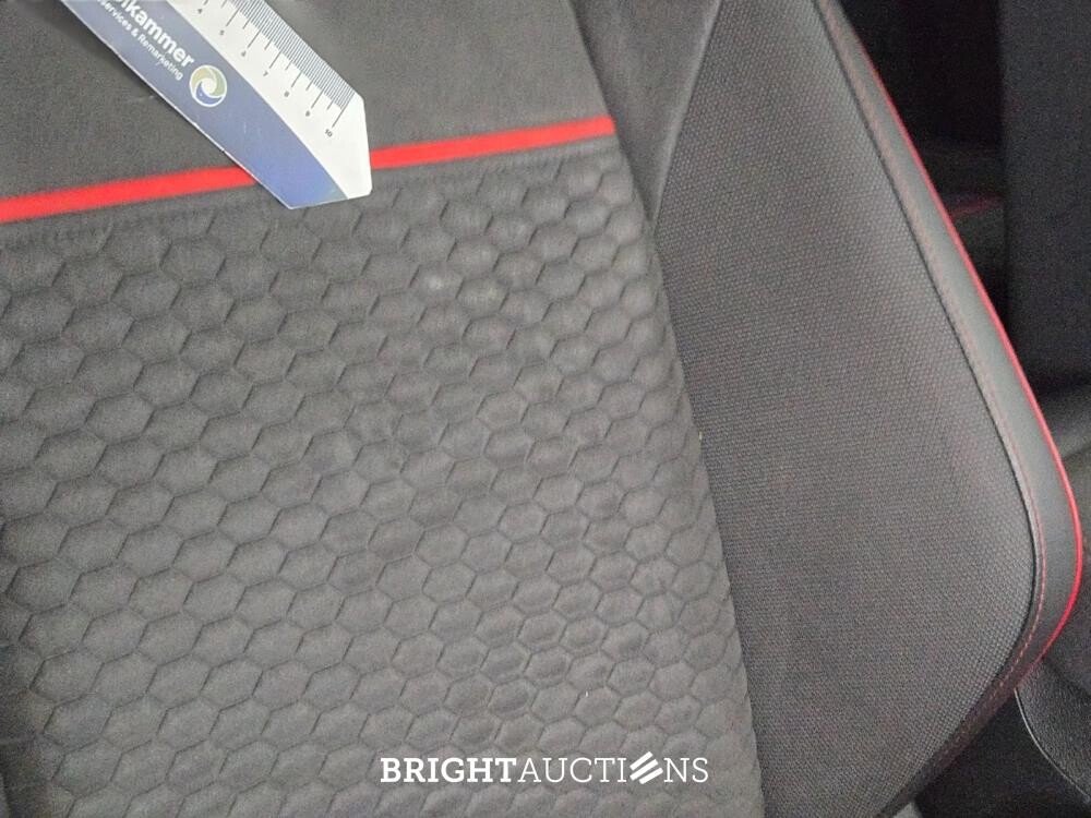 Volkswagen Golf GTI 45 Jahre Edition 2.0 TSI 301pk 2022, T-520-ZK