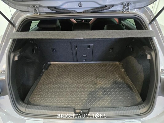 Volkswagen Golf 4Motion R 2.0 TSI 301pk 2022, T-520-ZK