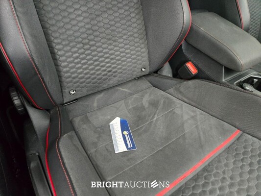 Volkswagen Golf GTI 45 Jahre Edition 2.0 TSI 301pk 2022, T-520-ZK