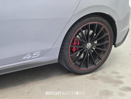 Volkswagen Golf GTI 45 Jahre Edition 2.0 TSI 301pk 2022, T-520-ZK