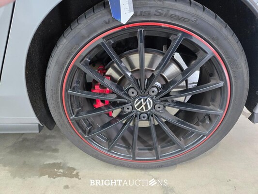 Volkswagen Golf GTI 45 Jahre Edition 2.0 TSI 301pk 2022, T-520-ZK