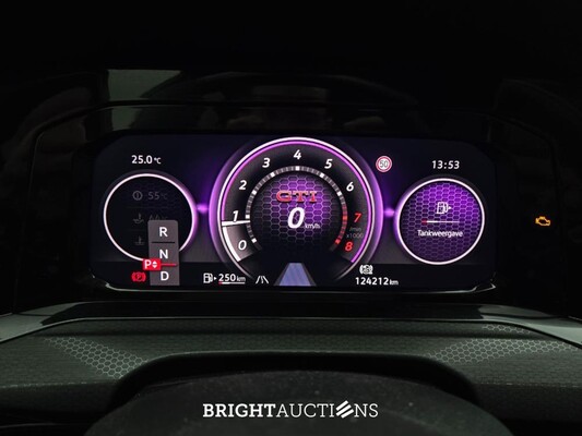 Volkswagen Golf GTI 45 Jahre Edition 2.0 TSI 301pk 2022, T-520-ZK