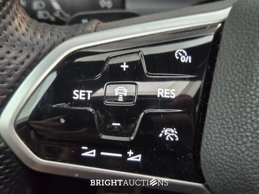 Volkswagen Golf GTI 2.0 TSI 245pk 2021, T-556-JP