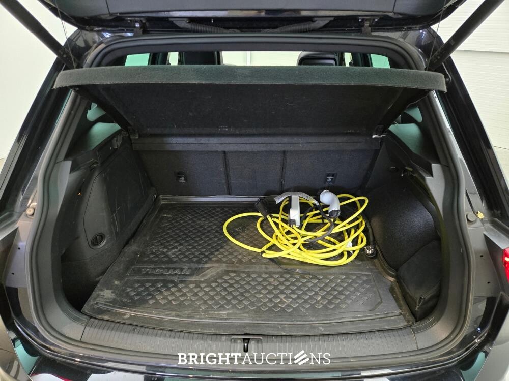 Volkswagen Tiguan eHybrid R-Line Business 1.4 TSI 265pk 2023 (Origineel-NL), T-243-DH