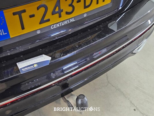 Volkswagen Tiguan eHybrid R-Line Business 1.4 TSI 265pk 2023 (Origineel-NL), T-243-DH