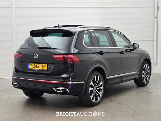 Volkswagen Tiguan eHybrid R-Line Business 1.4 TSI 265pk 2023 (Origineel-NL), T-243-DH