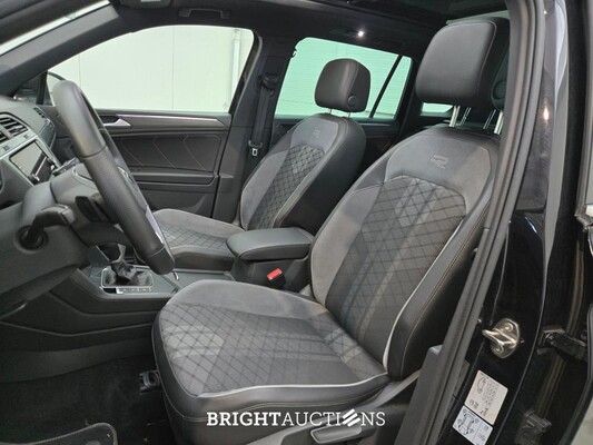 Volkswagen Tiguan eHybrid R-Line Business 1.4 TSI 265pk 2023 (Origineel-NL), T-243-DH