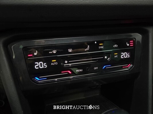Volkswagen Tiguan eHybrid R-Line Business 1.4 TSI 265pk 2023 (Origineel-NL), T-243-DH