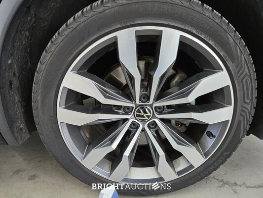 Volkswagen Tiguan eHybrid R-Line Business 1.4 TSI 265pk 2023 (Origineel-NL), T-243-DH