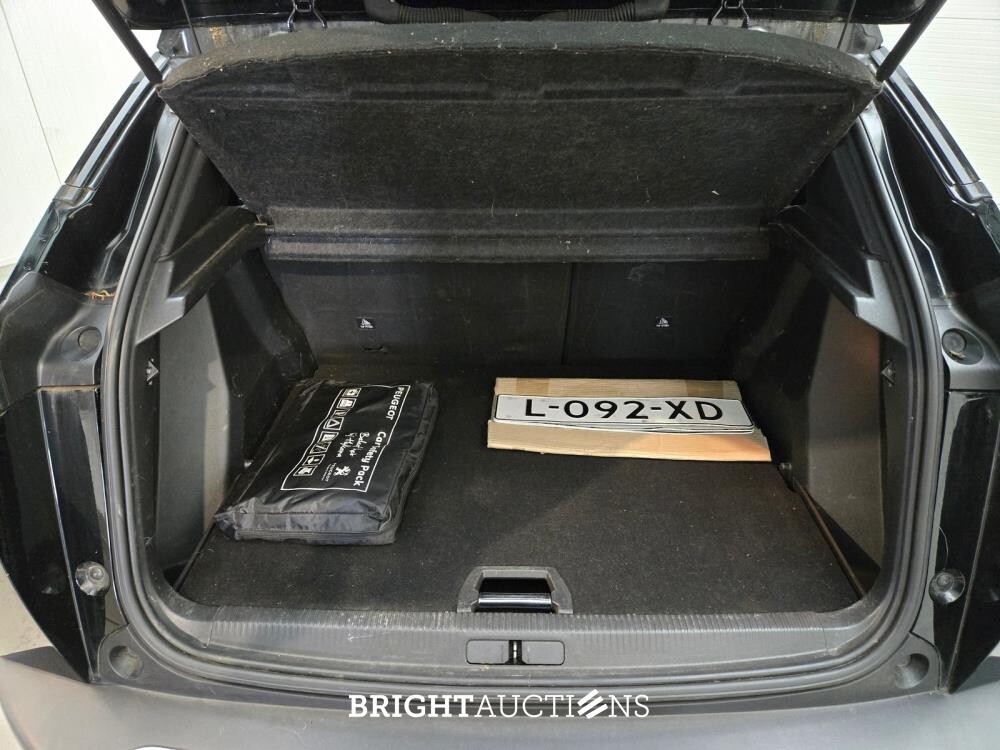 Peugeot 2008 Blue Lease Allure 1.2 PureTech 131pk 2021 (Origineel-NL), L-092-XD