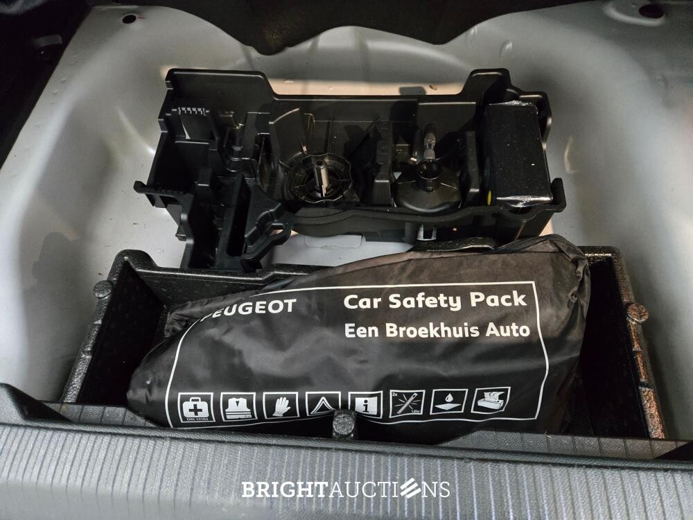 Peugeot 2008 Blue Lease Active 1.2 PureTech 102pk 2021 (Origineel-NL), K-828-KD