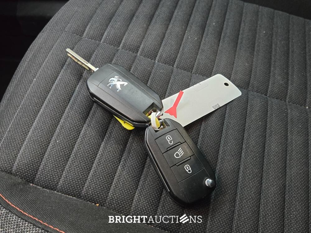 Peugeot 2008 Blue Lease Active 1.2 PureTech 102pk 2021 (Origineel-NL), K-828-KD